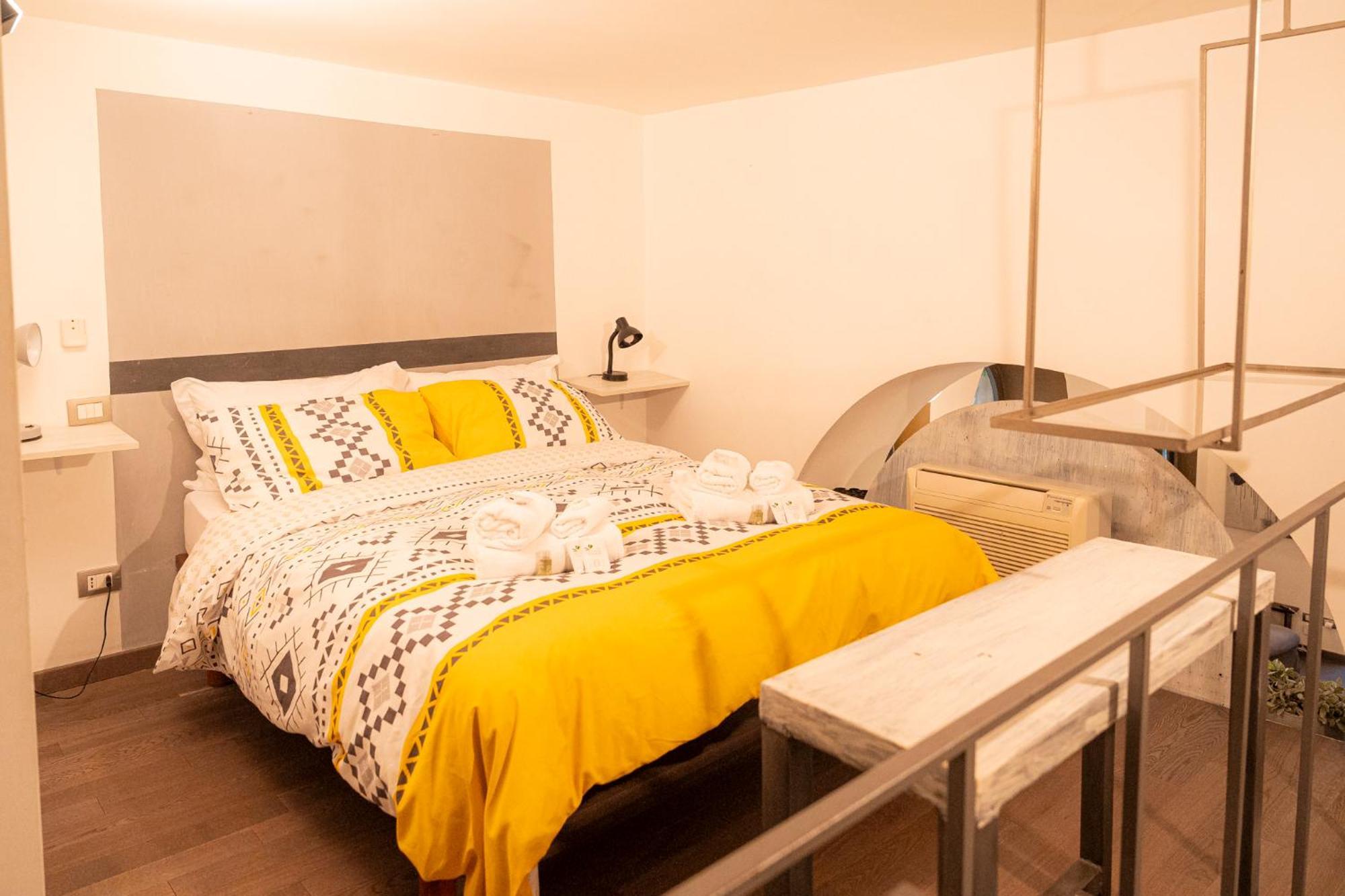Homehouse Serpenti - Colosseum - Rione Monti Рим Екстериор снимка